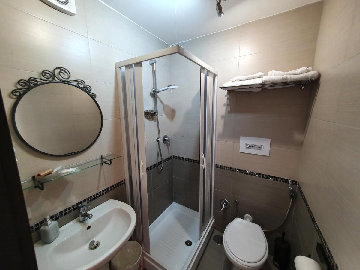 Domus Armenio Bed & Breakfast Napoli Bagian luar foto